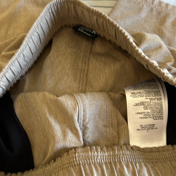 Hurley boys size large 12 to 13-year-old khaki shorts drawstring - Picture 8 of 8